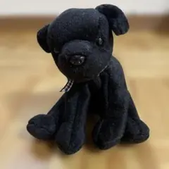 黒い犬のぬいぐるみ