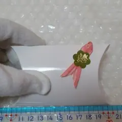 (無地-ギ1)新品.　プレゼント用　リボン付シールの無地BOXセット　1箱