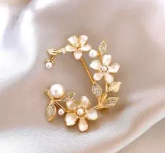 パールとラインストーンのフラワーブローチ ゴールド フォーマル エレガント