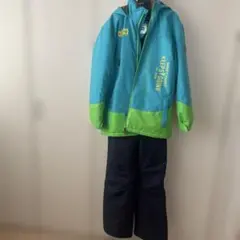 サスペンダー付きネイビーのスキーウェア