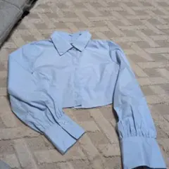 ライトブルー クロップドシャツ パフスリーブ