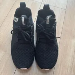 PUMA ブラック ×ピンク軽量スニーカー