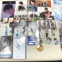 鶴房汐恩 まとめ売り 39点 アクリルスタンド 写真 缶バッジ トレカ