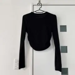 新品　ブラックリブ編み長袖クロップドトップス　クロップドニット　黒長袖　春服