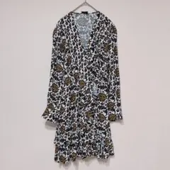 【美品】sandro カシュクールミニワンピース　ペイズリー　ホワイト　フリルのサムネイル
