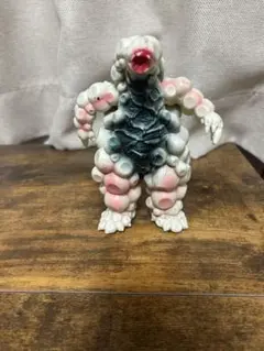 ウルトラマン 怪獣 フィギュア　マグニア