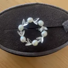 JINBO PEARLS パールと葉のモチーフのブローチ