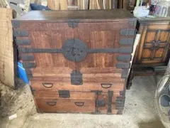 【貴重品・送料無料】アンティーク家具　明治〜大正時代　桐タンス アンティーク家具 明治大正期 前面桐材 激レア! 特注金具 一間