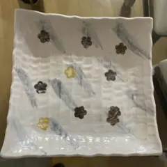 九谷焼花模様の四角形皿