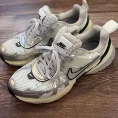 Nike NIKE/ナイキ ウイメンズ V2K RUN シルバー スニーカー
