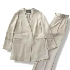 グリーンレーベルリラクシング　セットアップ　スーツ　ノーカラー　とろみ　ベージュ