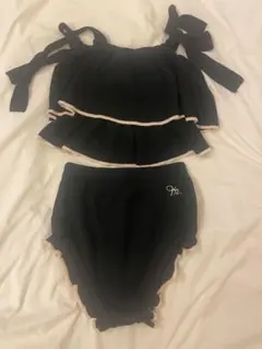 フリル付き黒セパレート水着