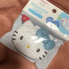 ❣️再入荷❣️即日発送❗️ハローキティ ビジュー小物入れ　お薬ケース　ストーンデコ
