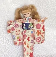 リカちゃん服　お着物　（白花柄）