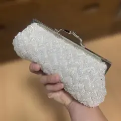 結婚式のお呼ばれに!ビーズ装飾ホワイトクラッチバッグ