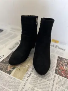 黒スエードショートブーツ 中ヒール