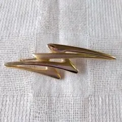【069】ヴィンテージ　ブローチ　ゴールドカラー