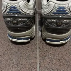 New Balance 1906 グレー/ホワイト スニーカー