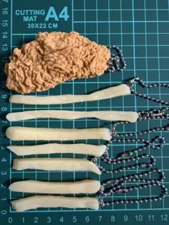 フライドポテトとフライドチキンの食品サンプル