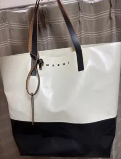 美品 MARNI バイカラー トート 縦型 PVC ブラック ベージュ - メルカリ