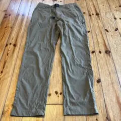 ユニクロ UNIQLO ナイロンギアパンツ カーキS