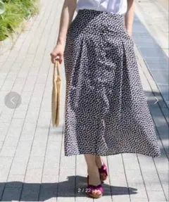 黒と白のドット柄 フレアスカート