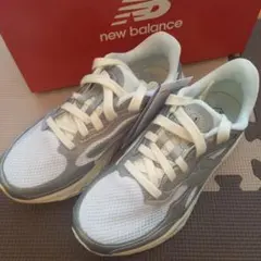 ニューバランス FRESH FOAM ARISHI V4　 シルバー　23.5