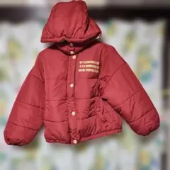 赤いフード付き中綿コート