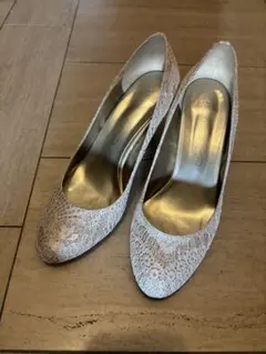 ゴールド　ラメ　白レース刺繍　ヒール　パンプス