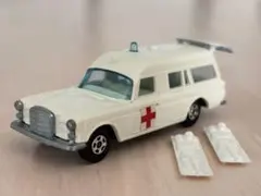 レズニー マッチボックス No. 3メルセデスベンツ アンビュランス 英国製