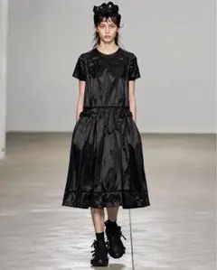 コムデギャルソン 18SS サテン 半袖ひざ丈ワンピース ブラックのサムネイル