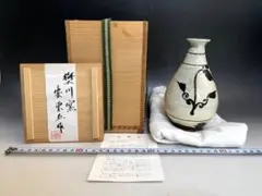 安東五(韓国人間国宝)　陽刻　染付　大型壺　箱無し　骨董品、美術品 安東五(韓国人間国宝) 陽刻 染付 大型壺 箱無し 骨董品、美術品