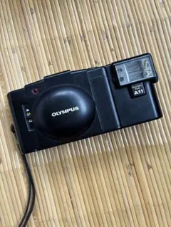 Olympus コンパクトカメラ XA & A11 動作未確認 現状渡しのサムネイル
