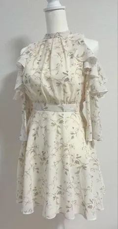 ミシェルマカロン ワンピース 肩出し フレア 膝丈 白 ガーリー