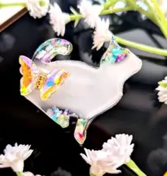 【蝶と猫】ブローチ　白猫　シェル　ハンドメイド　オリジナル ねこブローチ ギフト