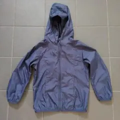 ユニクロの薄手ジャンパー　紺色110