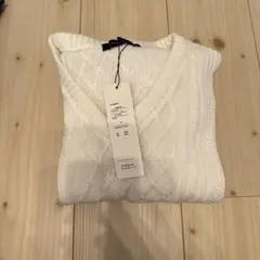 ホワイト Vネック ケーブル編みセーター