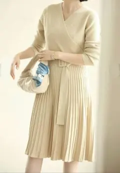 美品　セゾンドパピヨン　カシュクールニットワンピース　プリーツ　M　ベージュ