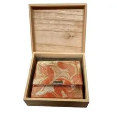 西陣織 オレンジ鶴柄三つ折り財布入れ 木箱付き 高級感あり 綺麗め 和装小物