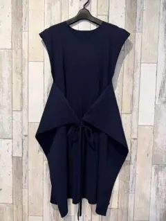 ISSEY MIYAKE me プリーツネイビー　ワンピースのサムネイル