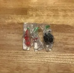 ピクミン　めじるしアクセサリー2 赤白黒　ガチャガチャ