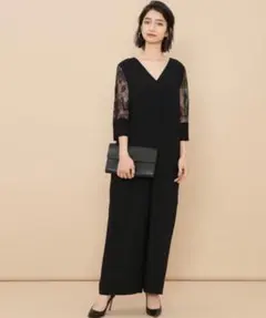 ☆ADAM ET ROPE☆レーススリーブロンパースVネック オールインワン　黒のサムネイル