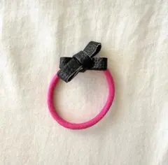 リボン付きピンクヘアゴム　ピンク　合皮レザー