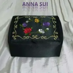 ANNA SUI（アナ スイ）中綿クッション材入り刺繍小物入れ　ノベルティ品のサムネイル