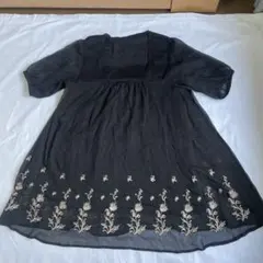 大きいサイズ　黒いシフォン刺繍チュニック 半袖　3L