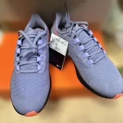 新品未使用⭐︎NIKEランニングスニーカー24.5cmのサムネイル