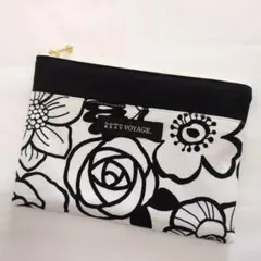 ハンドメイド　フラットポーチ　北欧風　花柄