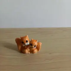 ポーリッシュポタリー　フェニックス社　りすの置物