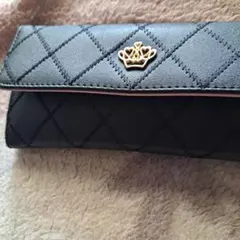 黒いキルティング三つ折り財布