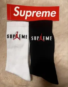 【激安・セール】SUPREME クルーソックス ホワイト/ブラックステッカー付き